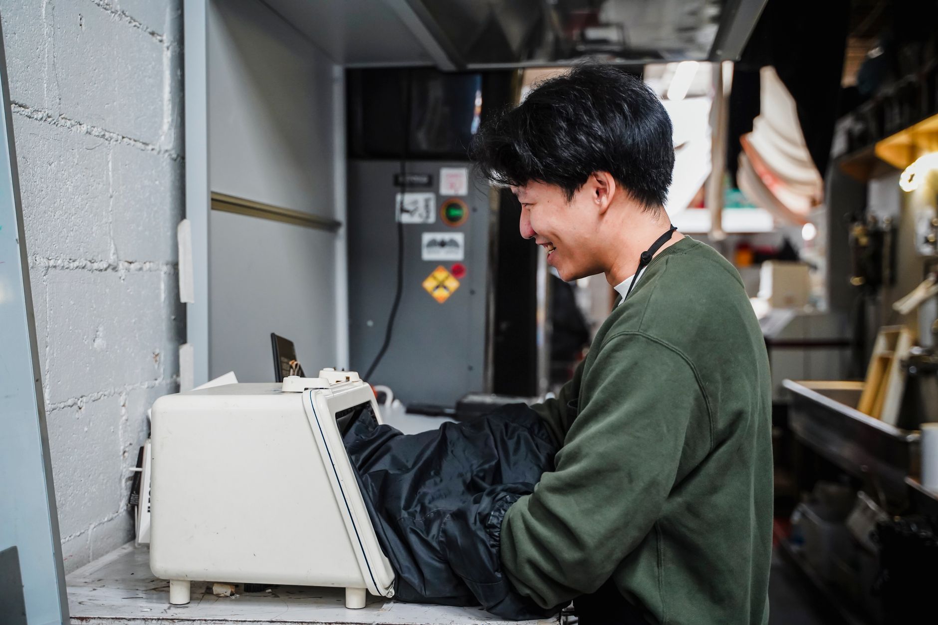 稼働する中小製造業の生産ライン